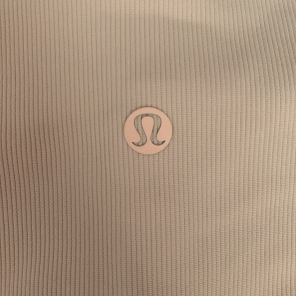 Peach Luluemon bike shorts! - Picture 4 of 6